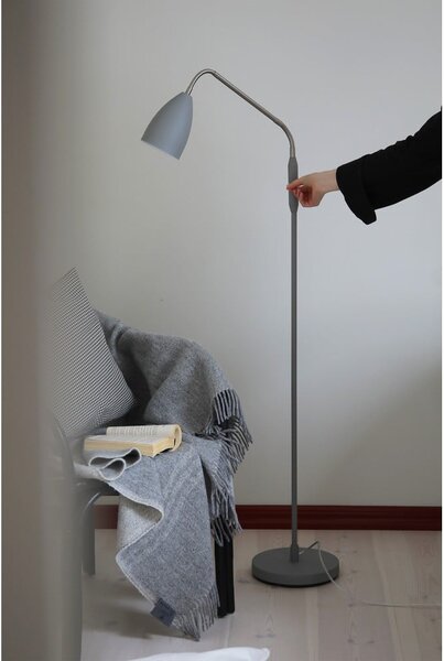 Szara lampa stojąca LED ze ściemniaczem i metalowym kloszem (wysokość 140 cm) Patro – Markslöjd