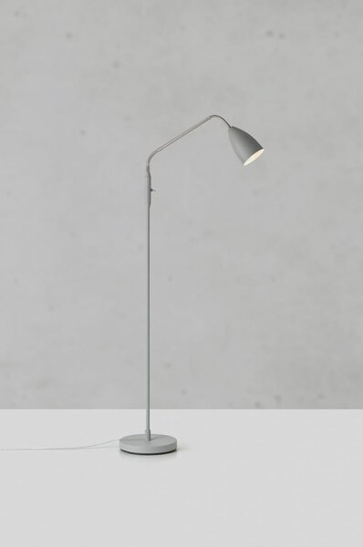 Szara lampa stojąca LED ze ściemniaczem i metalowym kloszem (wysokość 140 cm) Patro – Markslöjd