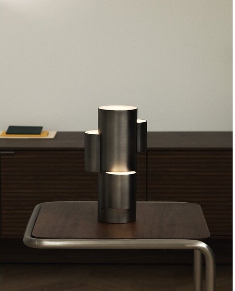 Czarna metalowa lampa stołowa LED ze ściemniaczem (wysokość 26,5 cm) Adrina – Kave Home
