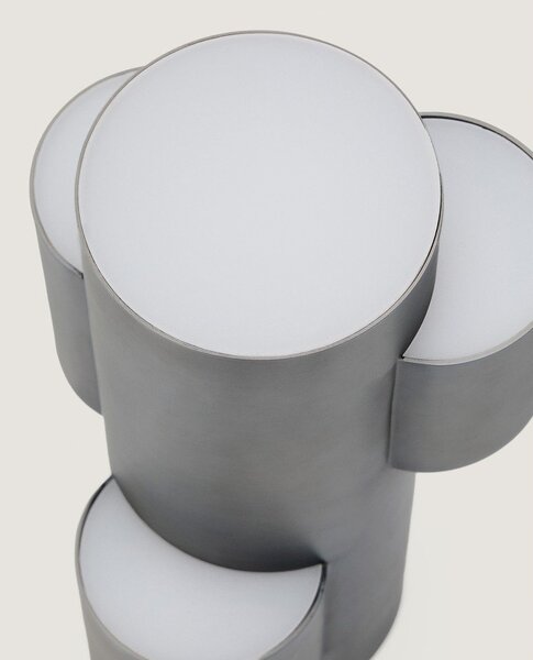 Czarna metalowa lampa stołowa LED ze ściemniaczem (wysokość 26,5 cm) Adrina – Kave Home