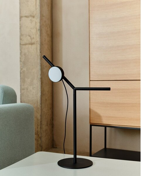 Czarna metalowa lampa stołowa LED ze ściemniaczem (wysokość 61,5 cm) Orey – Kave Home