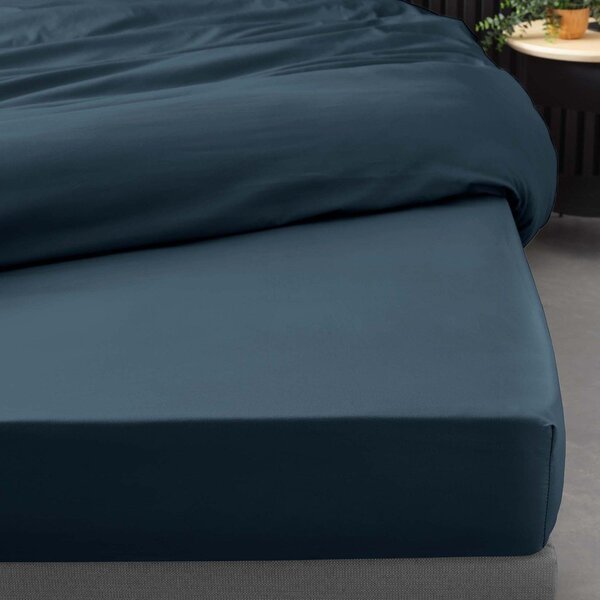 Ciemnoniebieskie prześcieradło z perkalu bawełnianego z gumką 160x200 cm Percaline – douceur d'intérieur