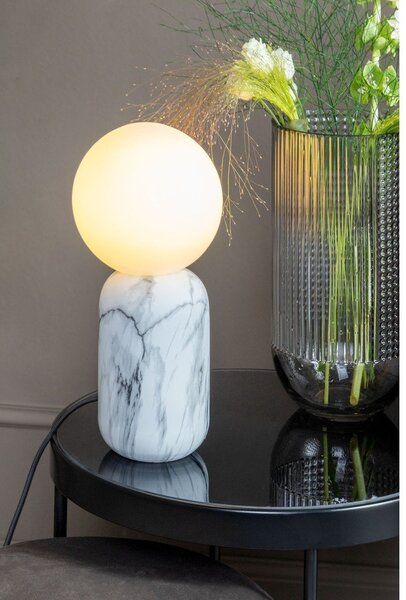 Biała lampa stołowa w dekorze marmuru Leitmotiv Gala, wys. 32 cm