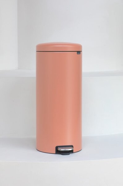 Łososiowy stalowy kosz na śmieci z pedałem 30 l NewIcon – Brabantia