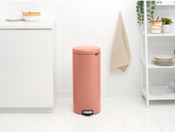 Łososiowy stalowy kosz na śmieci z pedałem 30 l NewIcon – Brabantia