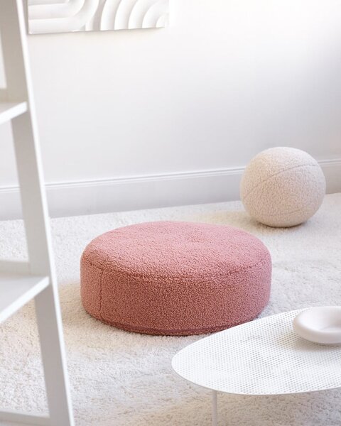 Różowy dziecięcy worek do siedzenia z materiału bouclé Round – Wigiwama