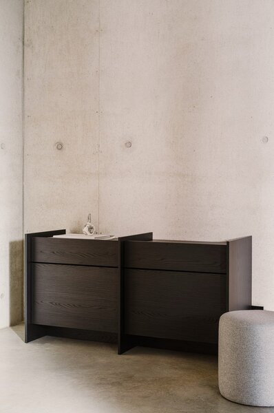Czarna komoda 146x76x51 cm Hido – noo.ma