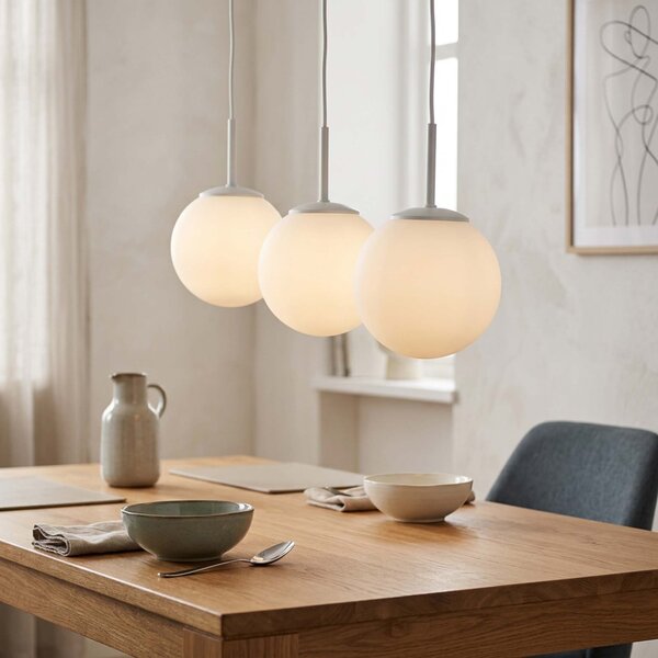 Lampa wisząca Aurelia biała z 3 kulistymi kloszami na listwie