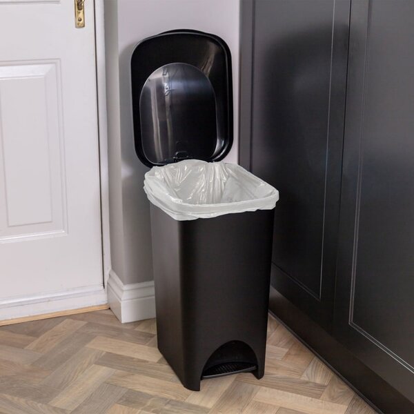 Czarny plastikowy kosz na śmieci na pedał 40 l – Addis