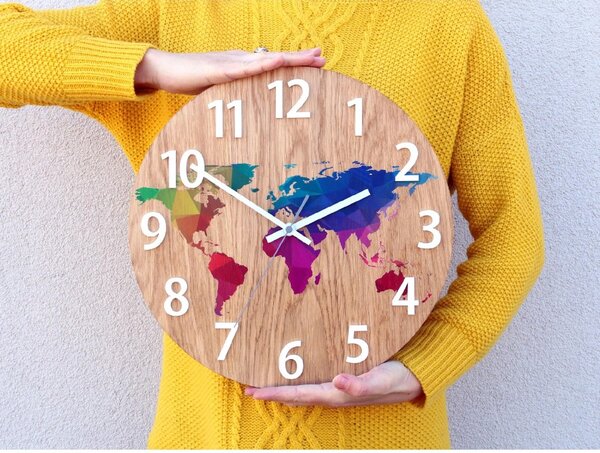 Zegar Ścienny Drewniany Dębowy Akrylowy Mapa Wood Kolorowa z Cyframi 33cm