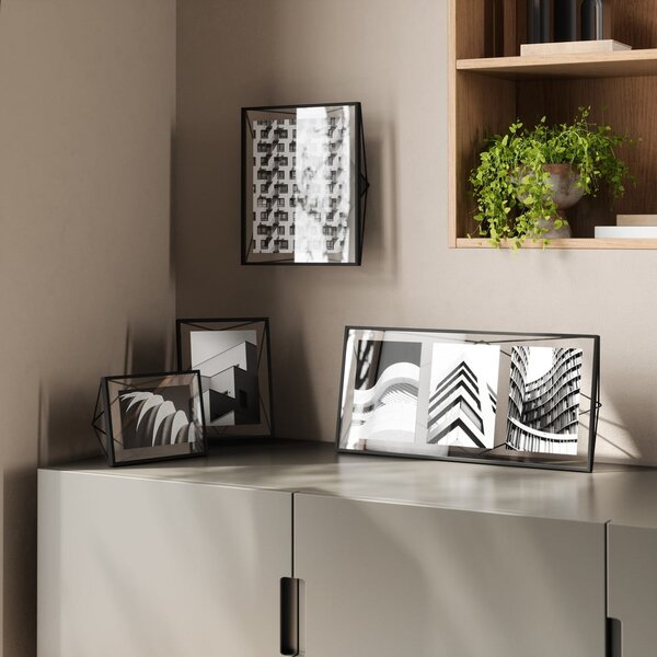 Czarna metalowa ramka stojąca/ścienna 25x30 cm Prisma – Umbra