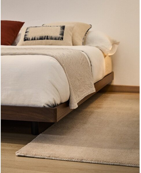 Brązowe łóżko dwuosobowe z litego drewna brzozowego bez zagłówka ze stelażem 180x200 cm Norlen – Kave Home