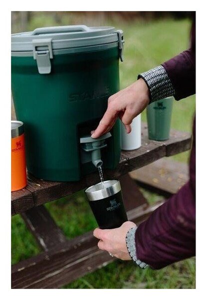 Słój na lemoniadę 7,5 l Fast-Flow Water Jug Black 2.0 – Stanley