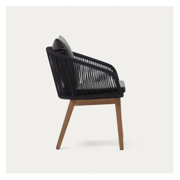 Czarny drewniany fotel ogrodowy Portalo – Kave Home