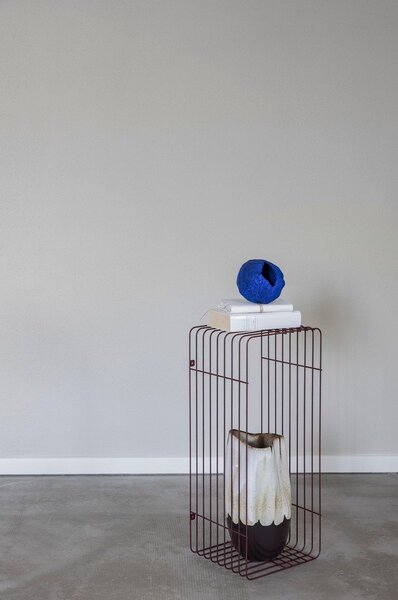 Bordowa wielopoziomowa metalowa półka 70 cm Wire – Mette Ditmer Denmark