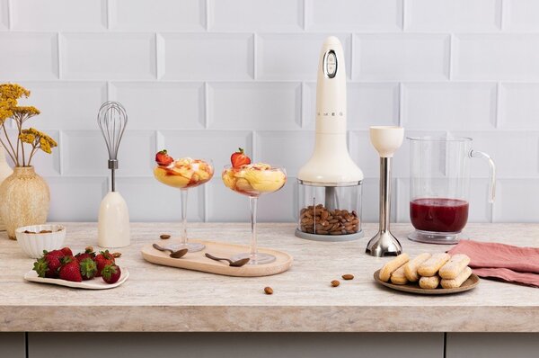 Kremowy blender 50's Retro Style – SMEG