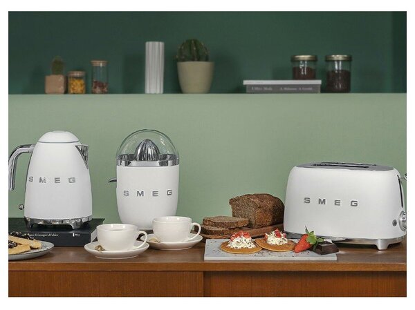 Czajnik elektryczny w matowym białym kolorze 1,7 l 50's Retro Style – SMEG