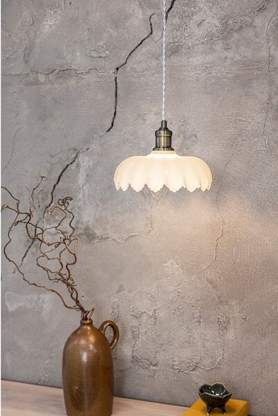 Lampa wisząca w biało-mosiężnym kolorze ze szklanym kloszem ø 25,5 cm Kurage – Markslöjd