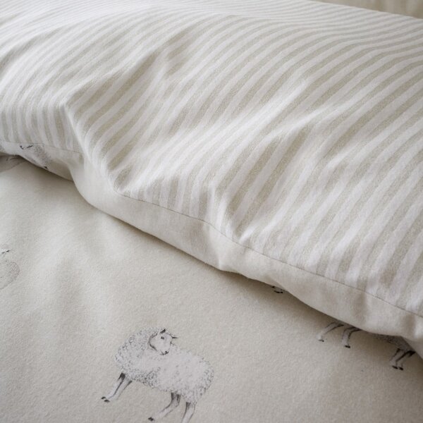Beżowa flanelowa pościel dwuosobowa 230x220 cm Sheep – Catherine Lansfield