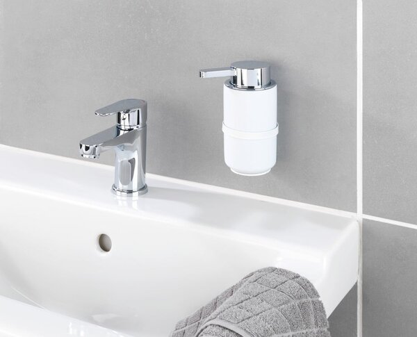 Biały samozaciskowy ceramiczny dozownik do mydła 0,25 l Woya – Wenko