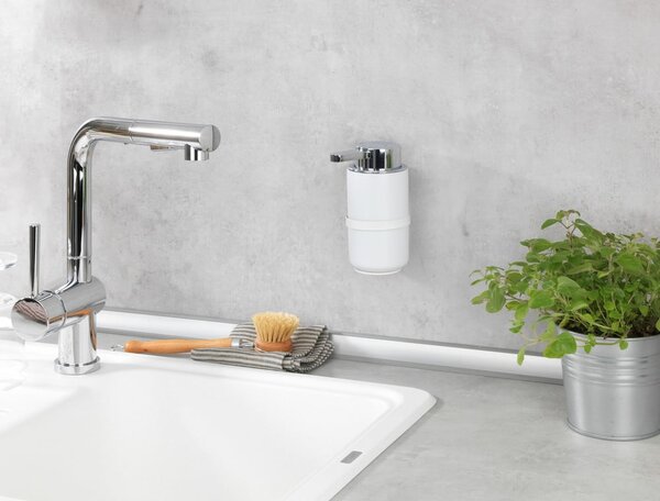 Biały samozaciskowy ceramiczny dozownik do mydła 0,25 l Woya – Wenko