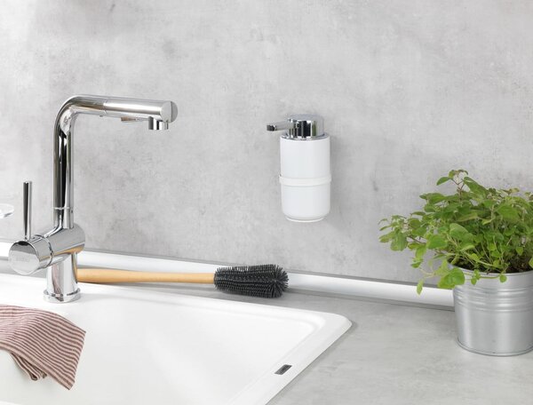 Biały samozaciskowy ceramiczny dozownik do mydła 0,25 l Woya – Wenko