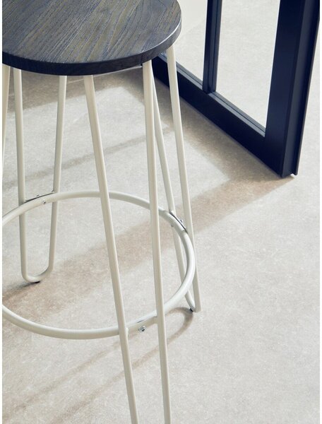 Biały/w naturalnym kolorze hoker z litego drewna wiązu (wysokość siedziska 75 cm) District – Premier Housewares