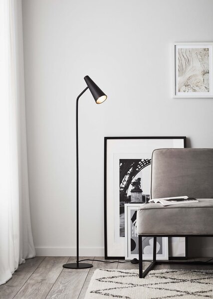 Czarna lampa stojąca Peak – Markslöjd