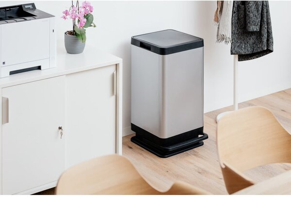 Plastikowy kosz na śmieci z pedałem w kolorze srebra 80 l Tokyo – DEA HOME