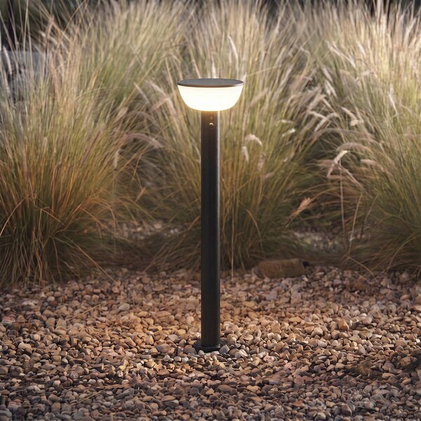 Lampa ogrodowa LED z zasilaniem słonecznym Lindby Obintu, czarna, 63 cm, Obintu Lindby, możliwość ściemniania, czarny, metal, nowoczesny