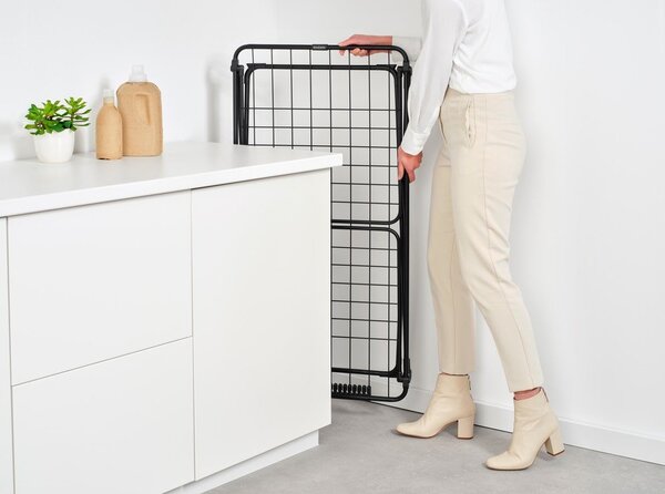 Suszarka na pranie w kolorze matowej czerni 22 m HangOn Too – Brabantia