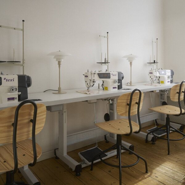 Louis Poulsen Lampa stołowa PH 3/2, kremowy / amber, salon / jadalnia, mosiądz, design