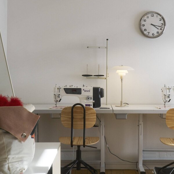 Louis Poulsen Lampa stołowa PH 3/2, kremowy / amber, salon / jadalnia, mosiądz, design