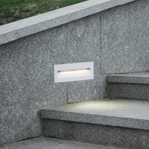 Wpuszczana oprawa ścienna LED Lucande Loya, 23 x 8 cm, biała, IP54 Loya, biały / opal, aluminium, nowoczesny