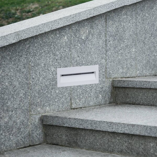 Wpuszczana oprawa ścienna LED Lucande Loya, 23 x 8 cm, biała, IP54 Loya, biały / opal, aluminium, nowoczesny
