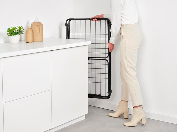 Suszarka na pranie w kolorze matowej czerni 18 m HangOn Too – Brabantia