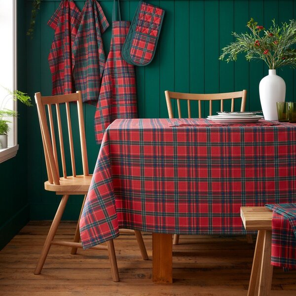 Bawełniany obrus ze świątecznym motywem 178x137 cm Christmas Tartan Check – Catherine Lansfield