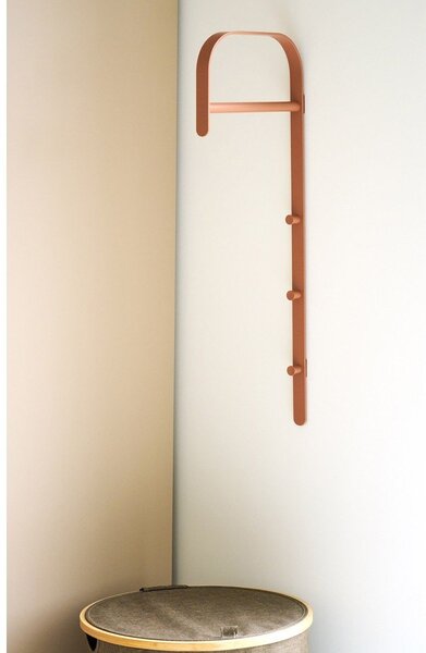 Koniakowy metalowy stojak na ubrania ścienny 30x80x3 cm Gresto – House Nordic