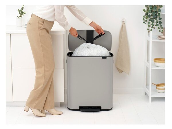Jasnoszary stalowy kosz na śmieci z pedałem 60 l Bo – Brabantia