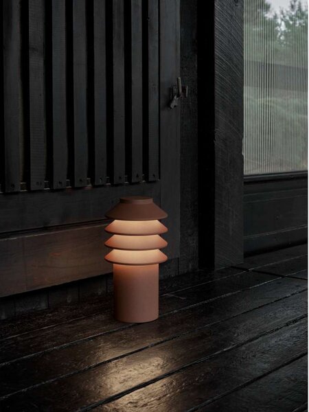 Zewnętrzna Lampa Louis Poulsen, Bysted Garden, brąz rdzawy, taras, aluminium