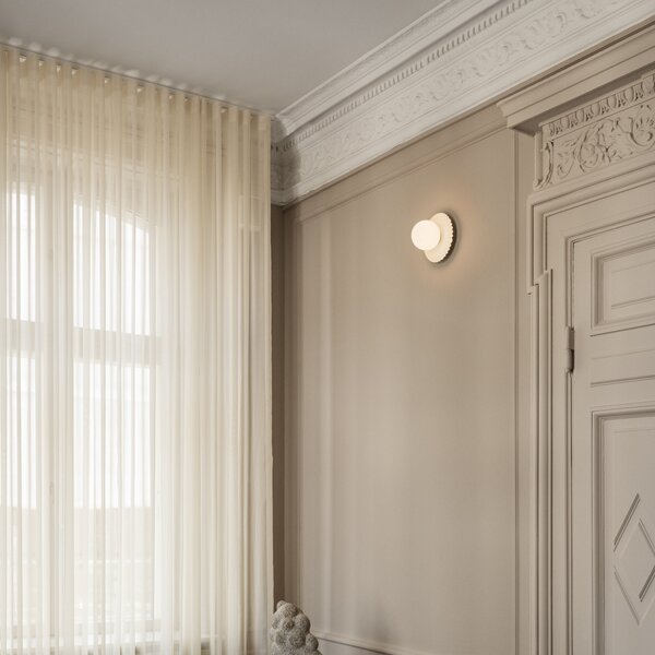Lampa Ścienna Nuura Aps, Liila Muuse, ściemnialny, biały, salon, metal, skandynawski