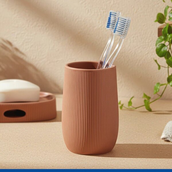Brązowy kubek na szczoteczki do zębów ceramiczny Fablo – Wenko