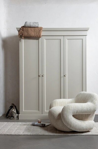 Szarobeżowa szafa z litego drewna sosnowego 171x212x63 cm Olivia – WOOOD
