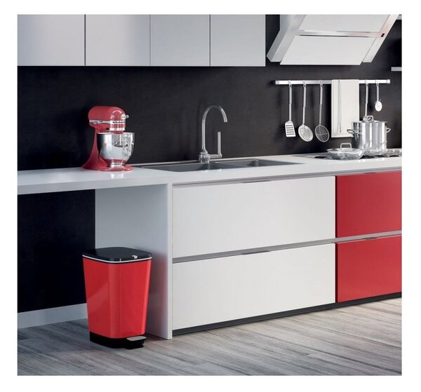 Czerwony plastikowy kosz na śmieci z pedałem 25 l Chic Bin – KIS