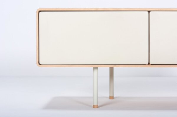 Biało-naturalna szafka pod TV z litego drewna dębowego 160x48 cm Fina – Gazzda