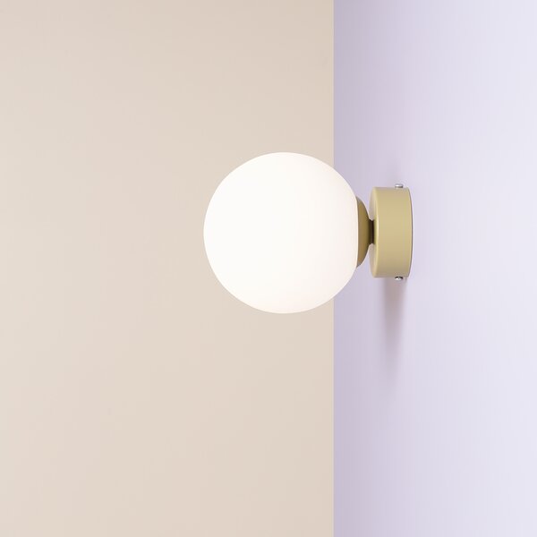 Lampa ścienna w delikatnym pistacjowym odcieniu Ball