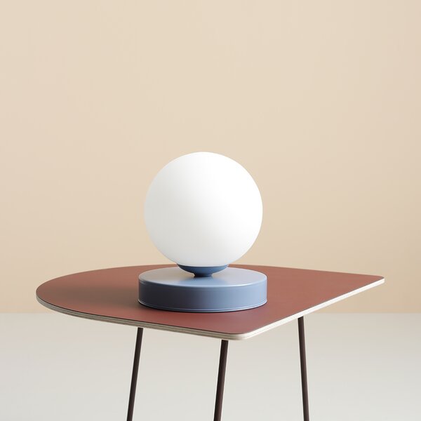 Lampa stołowa Ball Table w delikatnym błękitnym kolorze