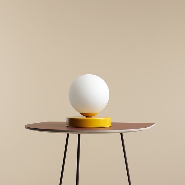 Musztardowa lampka Ball Table do pokoju dziecięcego