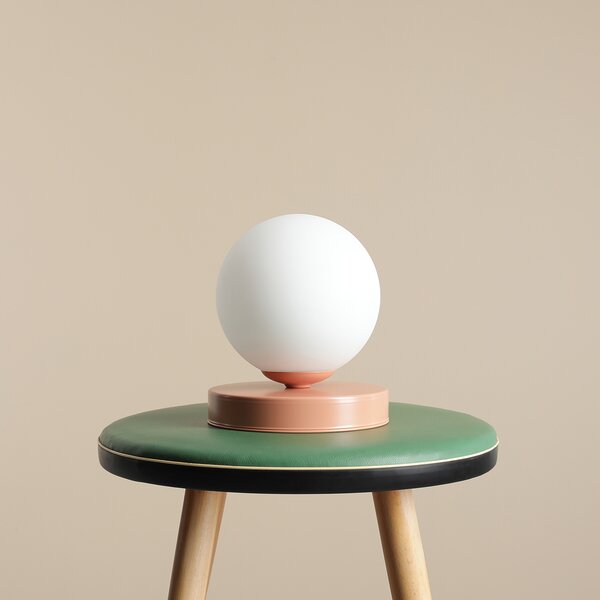 Koralowa lampa stołowa Ball Table do przytulnej sypialni