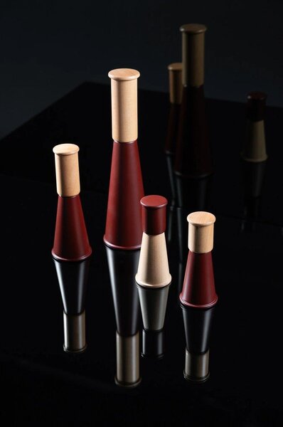 Czerwony/w naturalnym kolorze młynek do soli i pieprzu ceramiczny Gurken – Sagaform